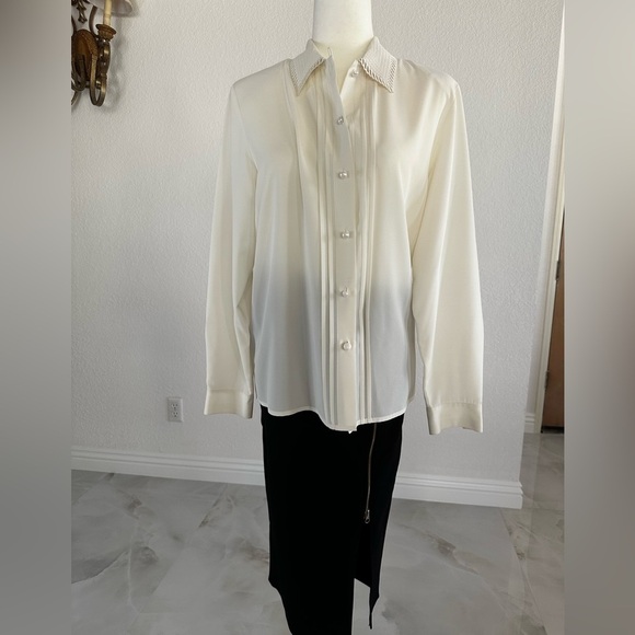 Elegant Black Pencil Skirt and White Blouse - Picture 4 of 6